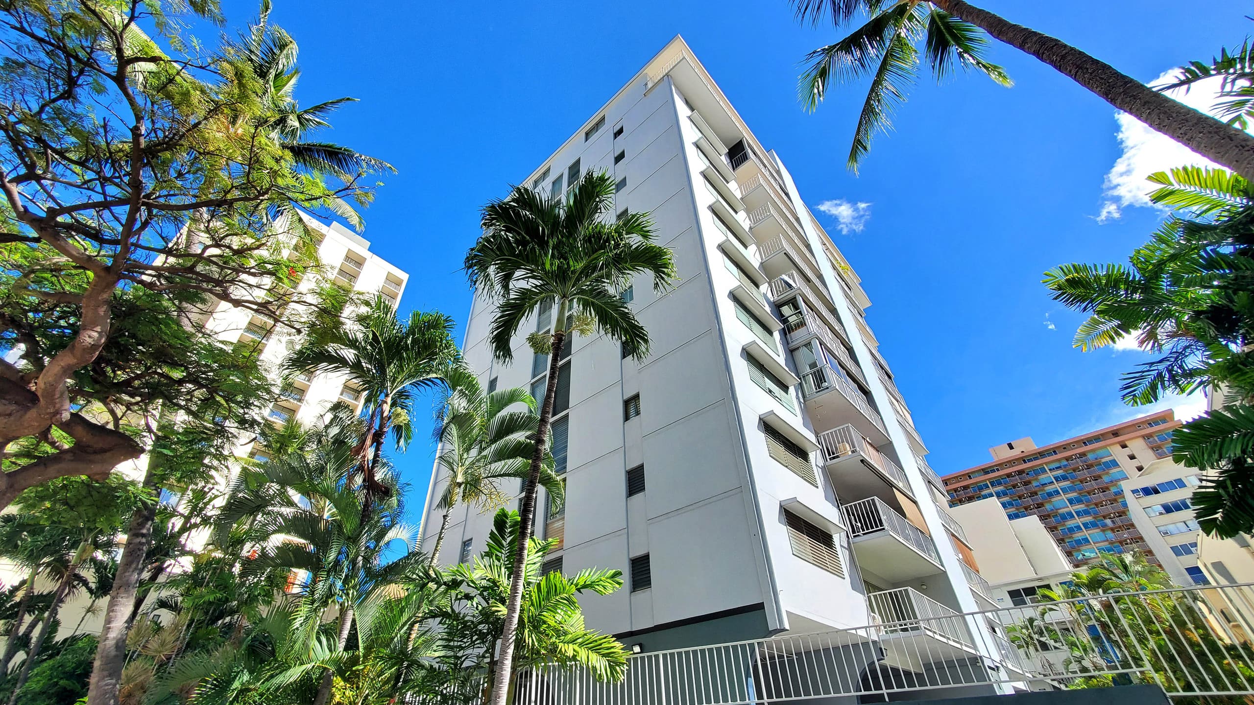 Sleep 6 Full Kitchen Free Parking 1 Block to Beach - Image 40