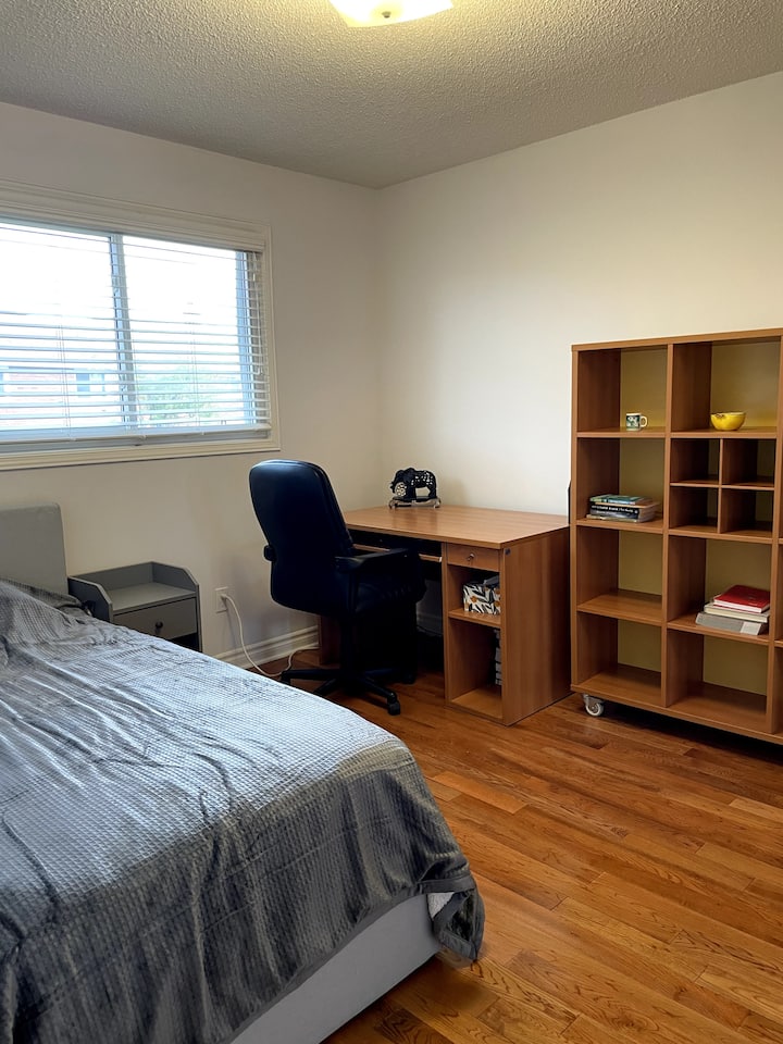 Private Room W/Desk in Thornhill Houses for Rent in Vaughan, Ontario