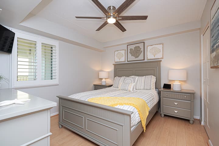 2nd Bedroom with a Queen and black-out shutters.  You can leave them open for a distant view of the bay or close them for total darkness. 
Premium linens provided.