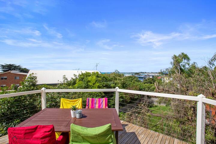 Heaven on Seaview – Ocean views from deck