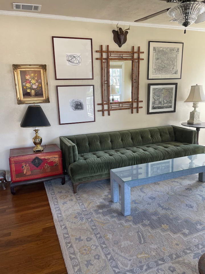 Book Lovers' Cottage - Waxahachie, TX