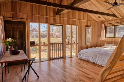 Architectural lakeside experience at Poplar Cabin