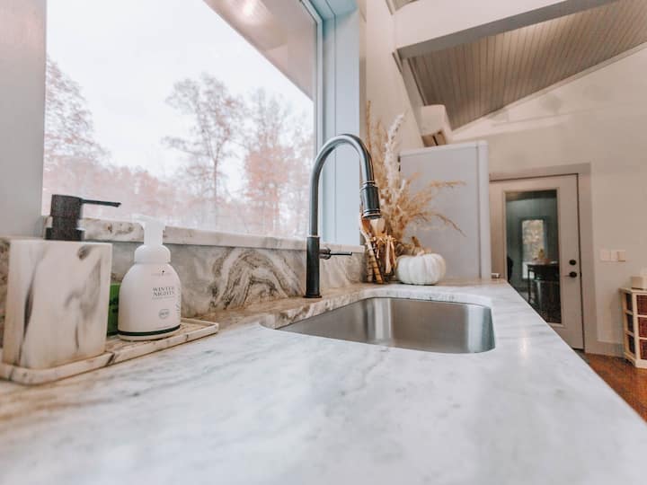 Muddy Pond Retreat Guesthouses for Rent in Monterey, Tennessee