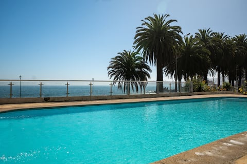 Beautiful apartment with ocean view, parking and pool