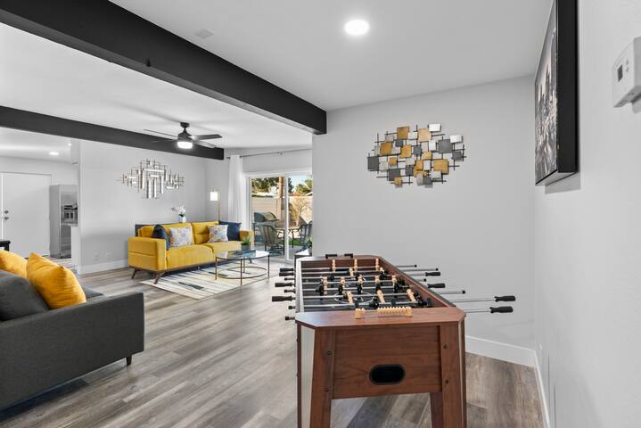 TheClayton-NearStrip&LVCC&Stadium6BR/3BA+Foosball!