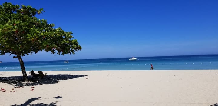 Beachfront Negril Stay | Pool Dedicated Workspace - Negril