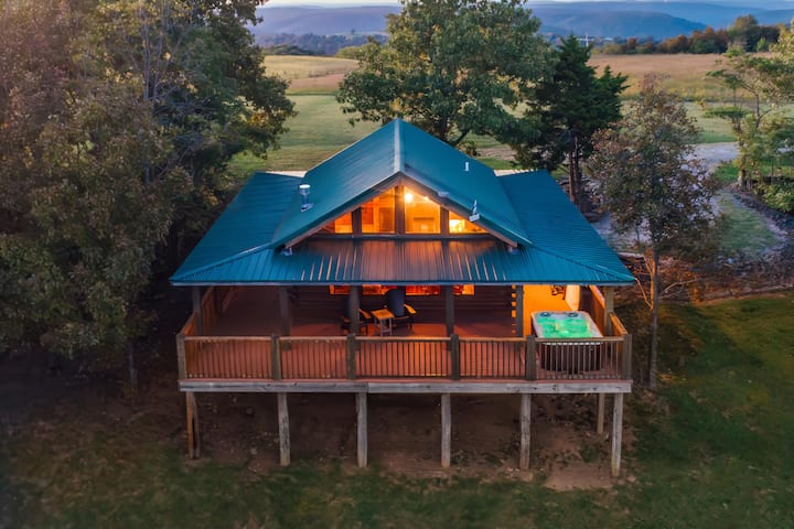 Cabin X w/ Hot Tub & Beautiful Mountain View