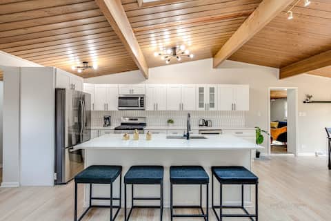 Modern Luxe Home w/Gameroom and Electric Fireplace