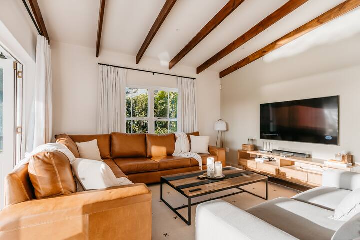 Noordhaven Villa – Hot Tub, Fire Pit and Pool gallery image 3