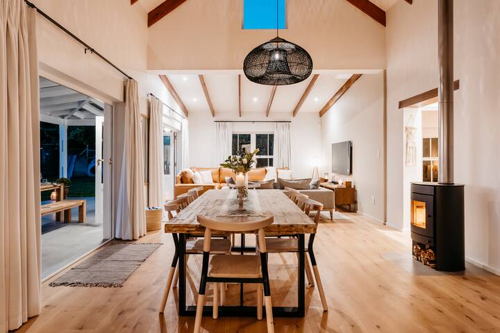 Noordhaven Villa – Hot Tub, Fire Pit and Pool gallery image 5