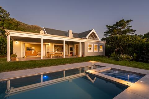 Noordhaven Villa - Pool, Fire Pit and Sea Views