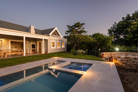 Noordhaven Villa - Hot Tub, Fire Pit and Pool