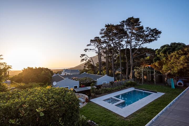 Noordhaven Villa – Hot Tub, Fire Pit and Pool gallery image 2