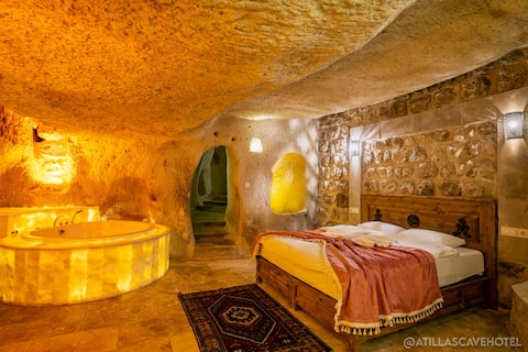 Atilla's Cave Hotel - Cave room with Jacuzzi