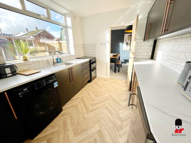 KozyGuru | Salford Cozy 3BR 6ppl Good Location gallery image 5