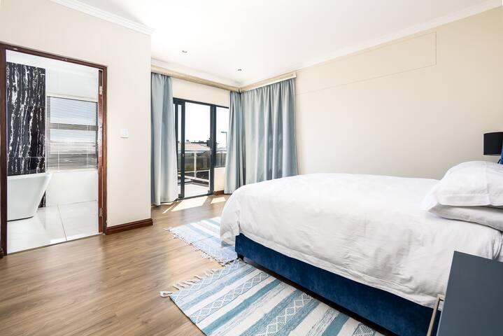 Modern Family house 4 bdrm-Tranquility guaranteed gallery image 2