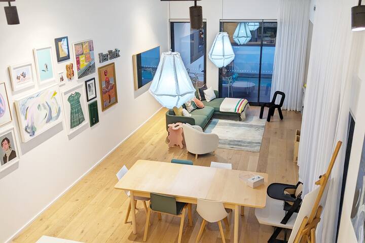 Large & Modern Family Home With Private Pool