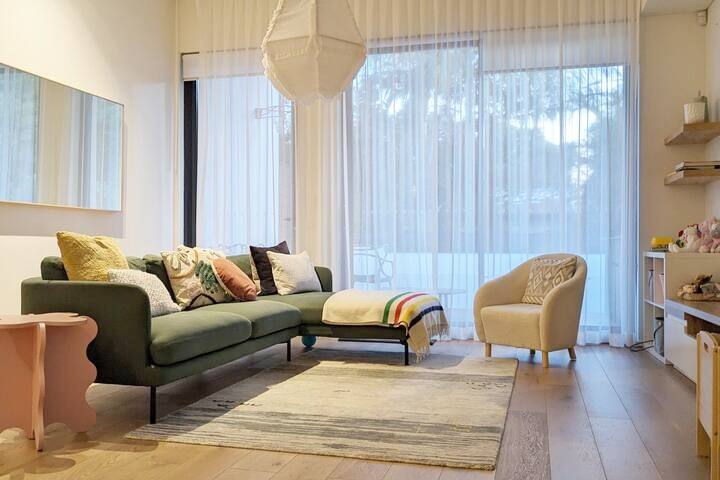 Large & Modern Family Home With Private Pool gallery image 5