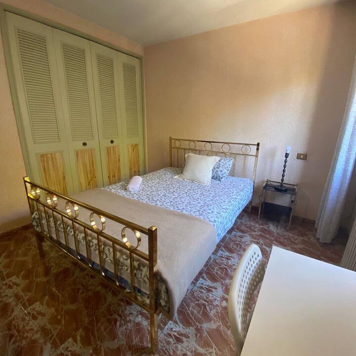 Unique and comfortable room near subway Flats for Rent in Madrid