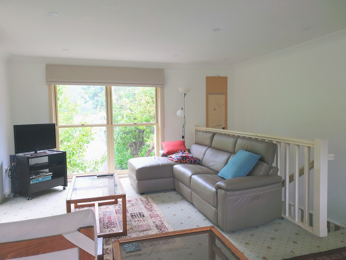 Successful Airbnb property: Upstairs Unit in Serene Leura in Leura