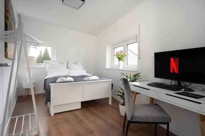 Bedroom 1st floor 
Bed: 1.40 x 2.00 m
Workspace with docking station, Netflix & TV