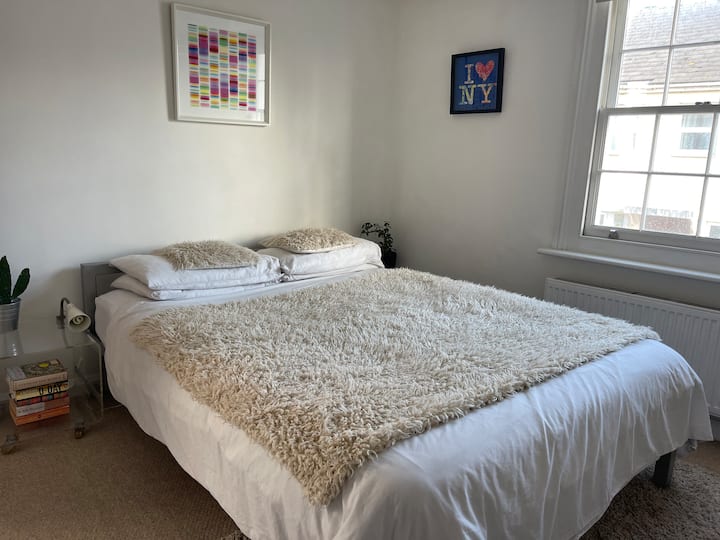 卧室一/加大双人床