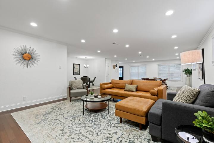 TCH – Spacious 3bd/2ba home in Dallas w/ Workspace