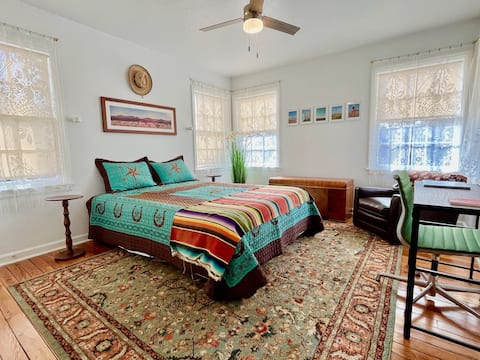 Popular Airbnb listing: Tech Terrace Stylish Bungalow in Lubbock