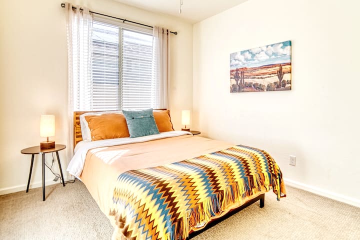 Middle queen bedroom with memory foam matress