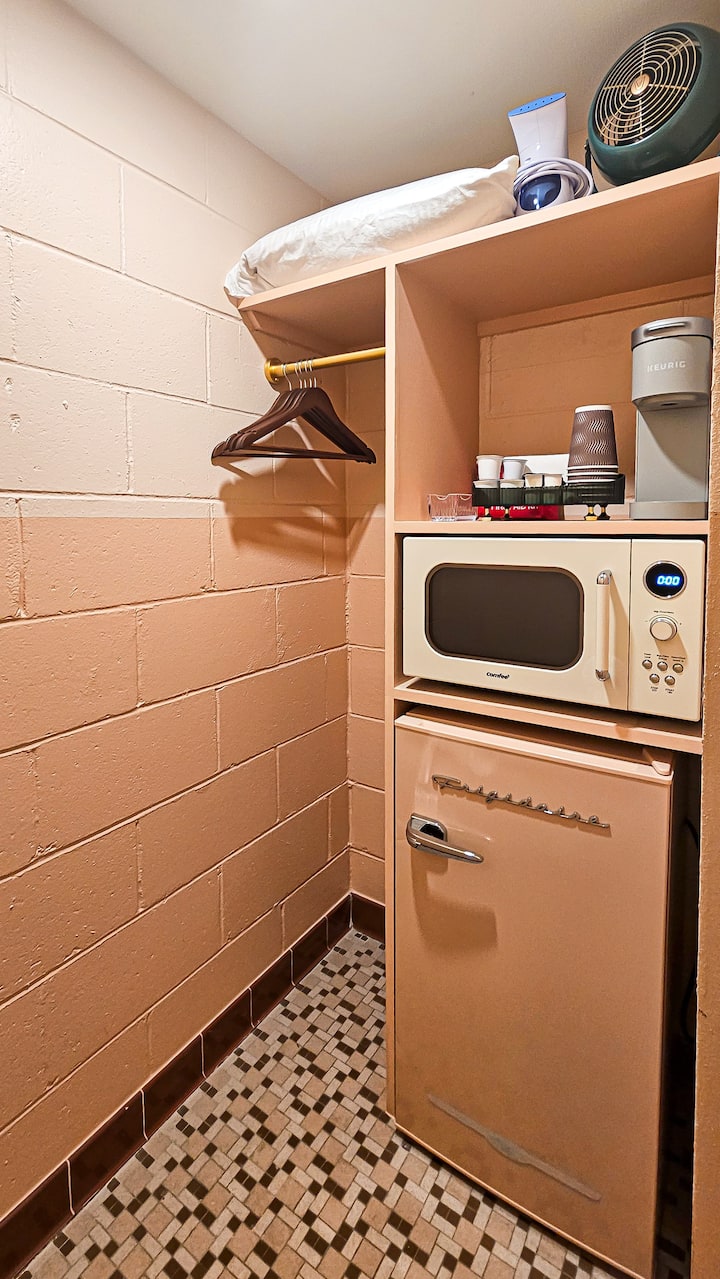 The Clementine On College - Room #7 - Fayetteville, AR