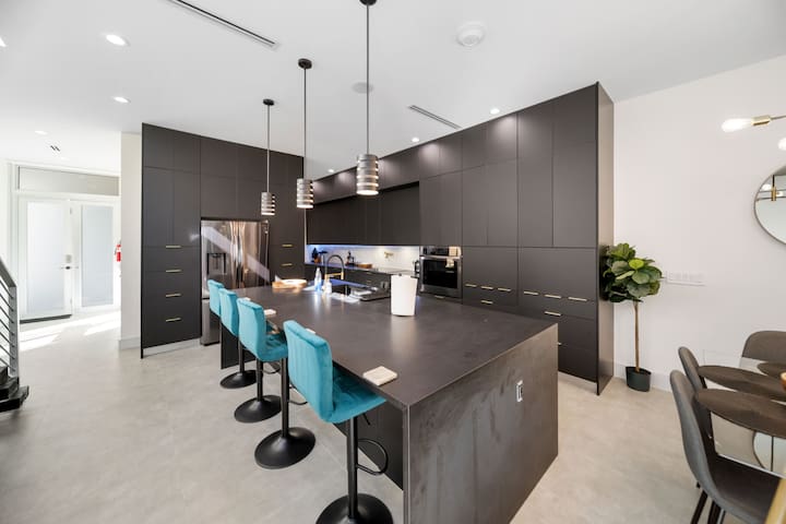 Las Olas Luxury Zen Home Pool& HotTub Near Beach!