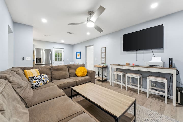 The Family Hangar Modern Getaway - Main House - Panama City