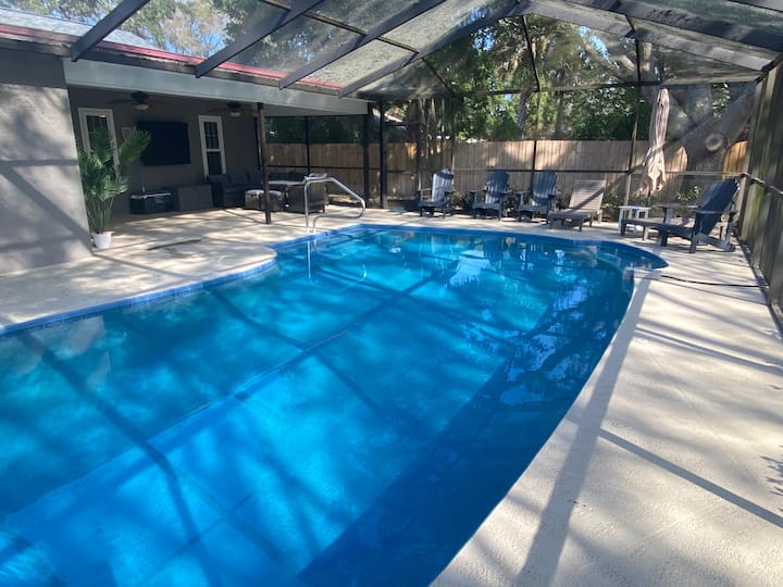 Pet friendly, heated pool, large yard, swingset Houses for Rent in