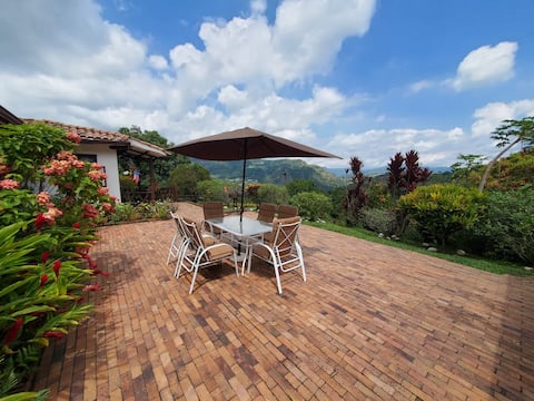 Villa Palo Alto with Pool, BBQ Grill in La Vega.