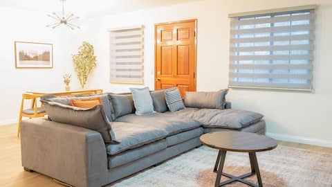 Mid-Century Modern Home - 2BD/1.5BA - King Beds