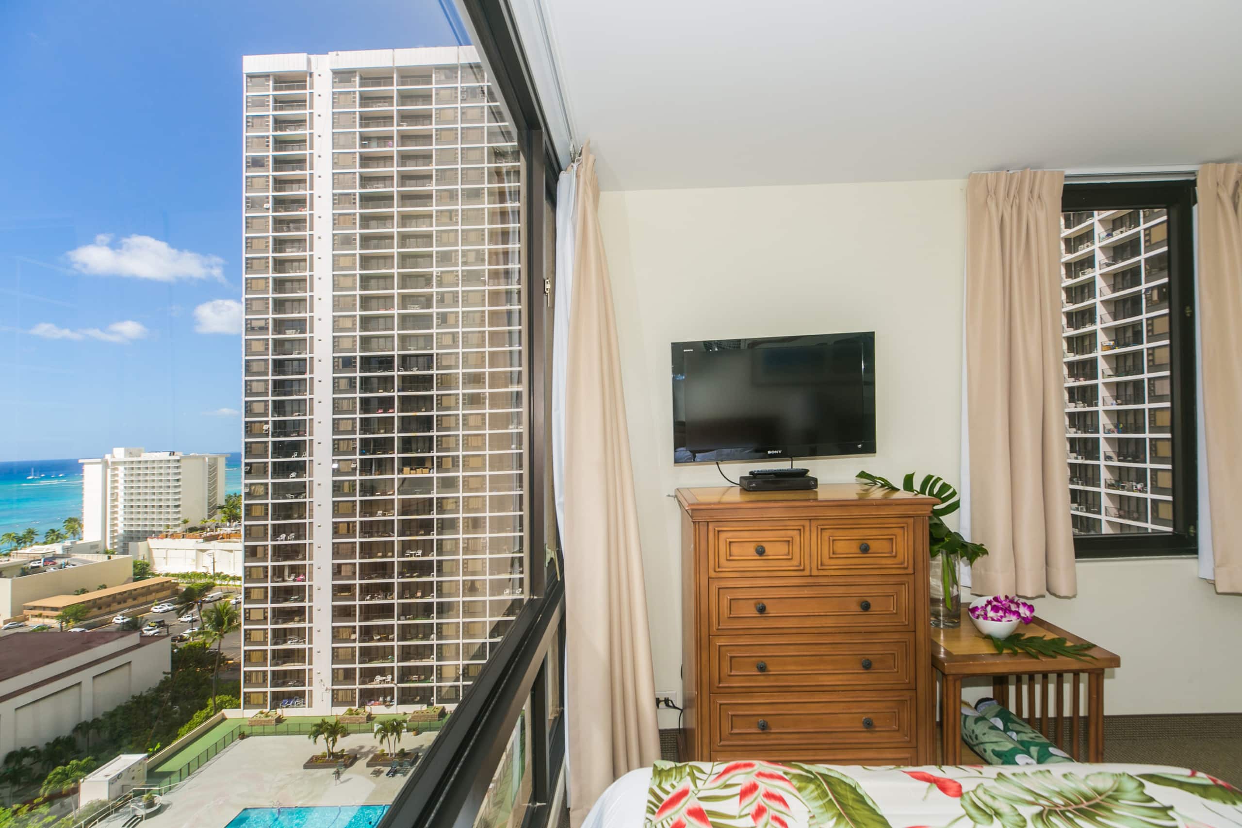 5 Min Walk to Beach, Kitchen, $0 Cleaning/Parking - Image 34