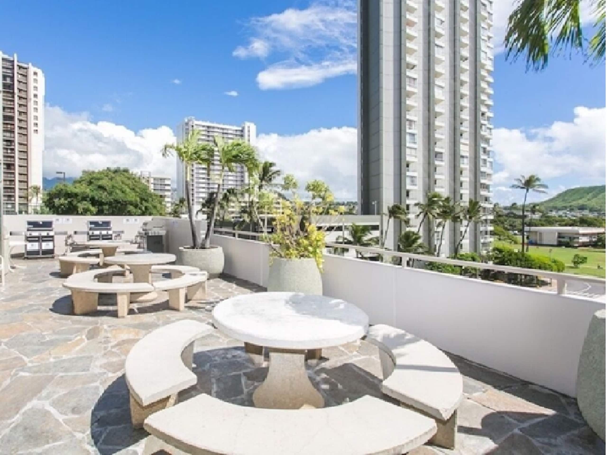 5 Min Walk to Beach, Kitchen, $0 Cleaning/Parking - Image 43