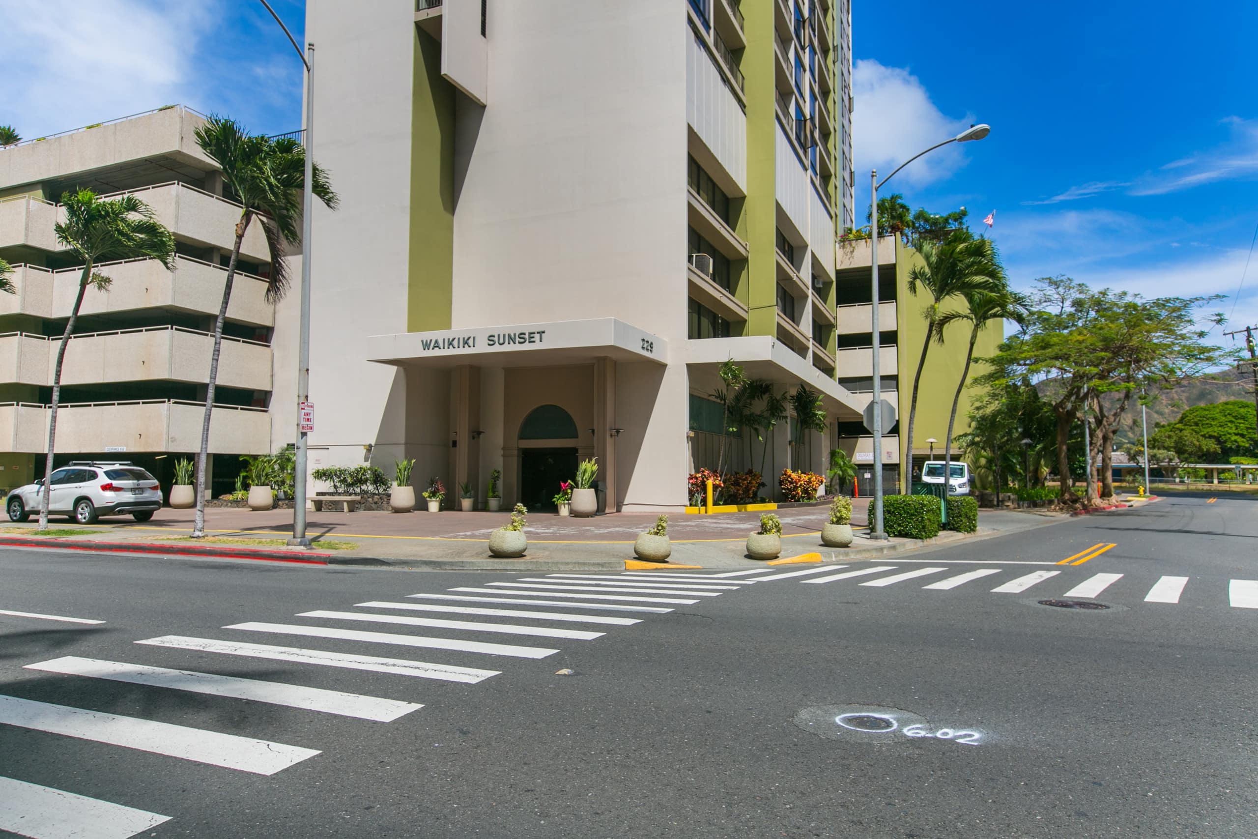 5 Min Walk to Beach, Kitchen, $0 Cleaning/Parking - Image 10