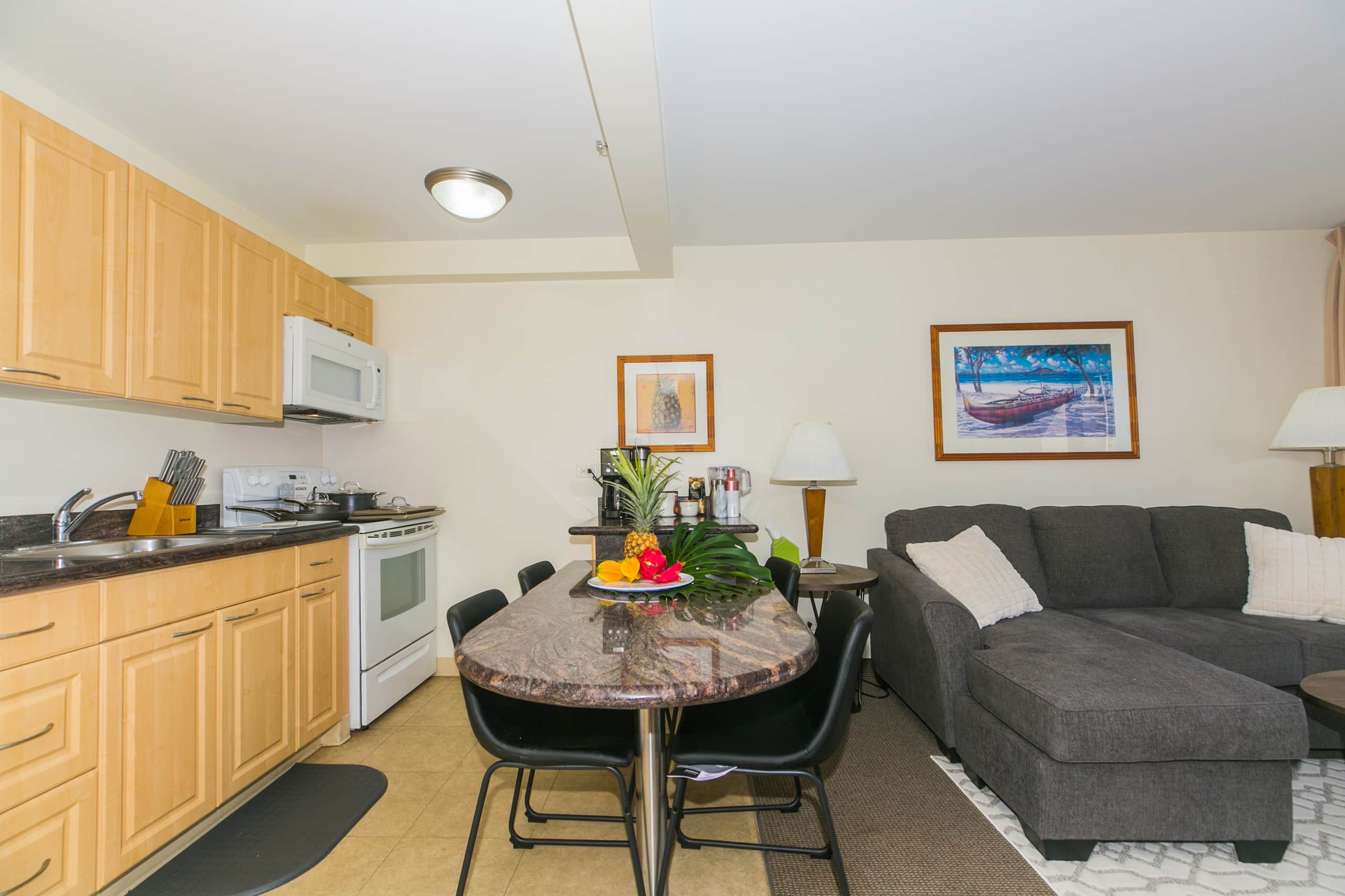 5 Min Walk to Beach, Kitchen, $0 Cleaning/Parking - Image 36