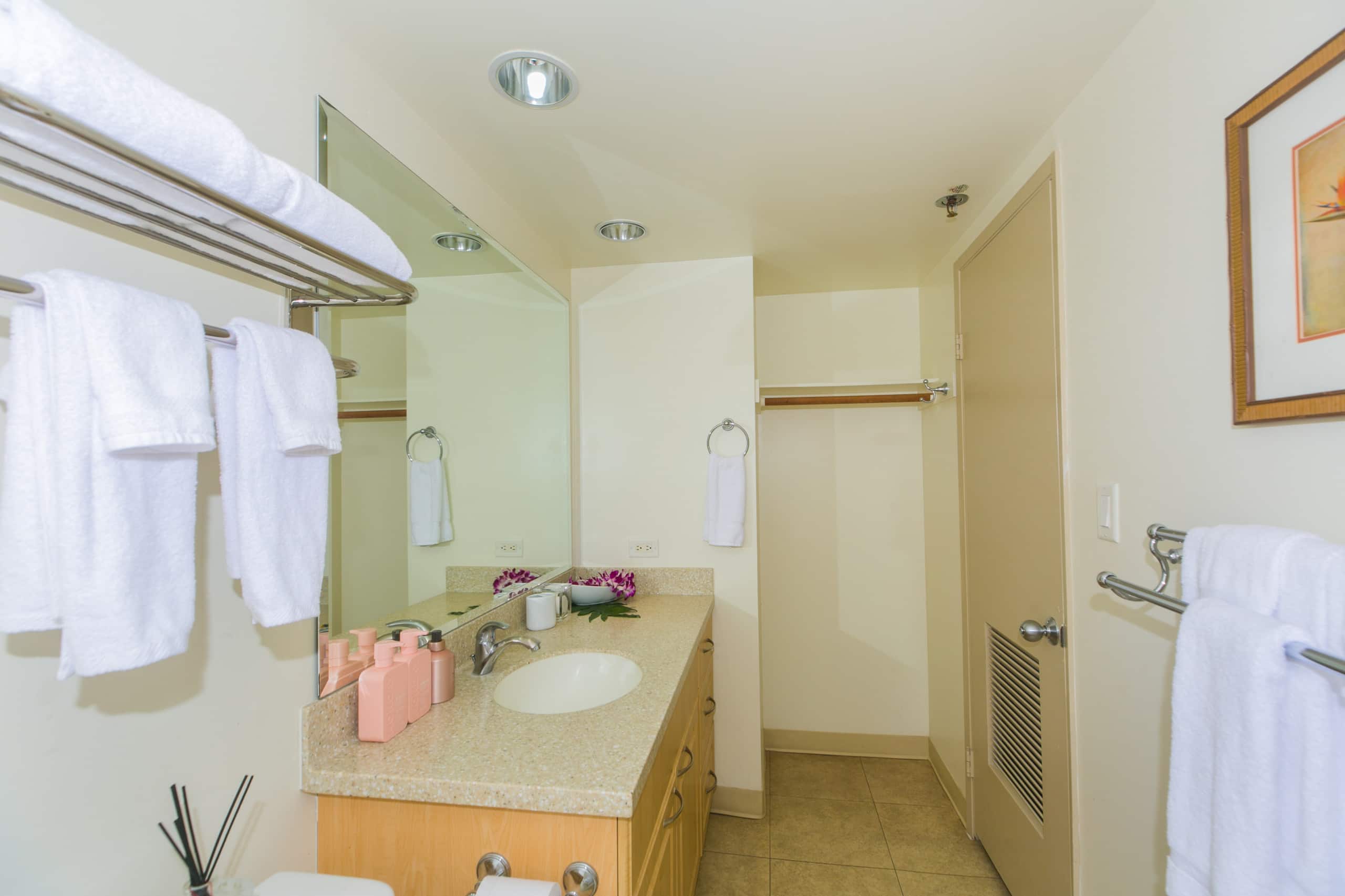 5 Min Walk to Beach, Kitchen, $0 Cleaning/Parking - Image 31