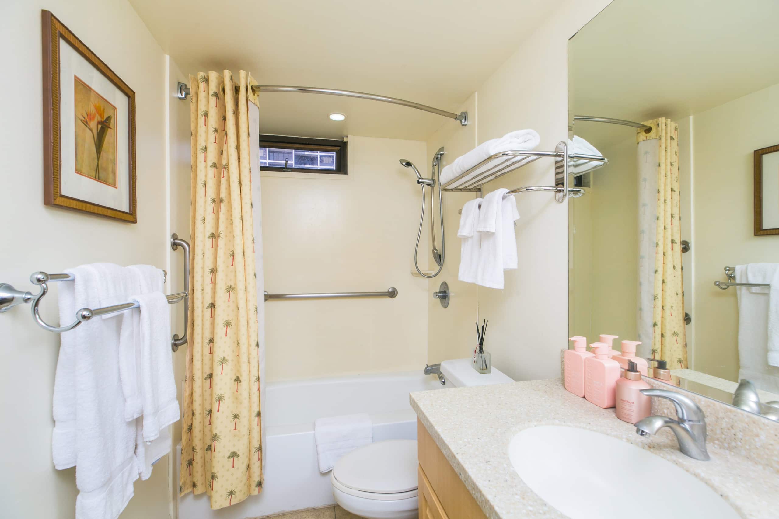 5 Min Walk to Beach, Kitchen, $0 Cleaning/Parking - Image 40