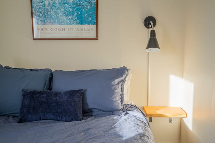 Habitación 2 con cama tamaño queen. 