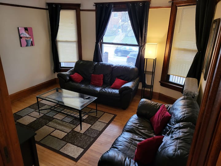 Cactus Greenroom Cabin - Apartments for Rent in Milwaukee, Wisconsin,  United States - Airbnb