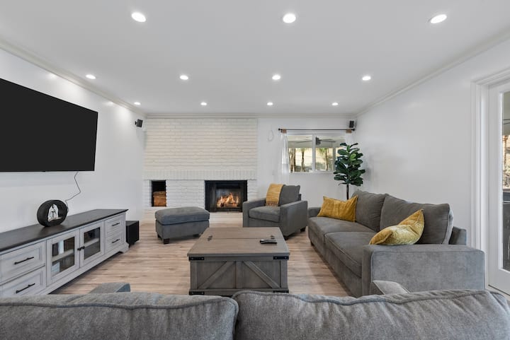 Hilltop Home With Beautiful City & Mountain Views - San Fernando, CA