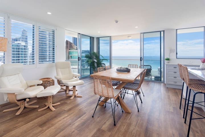 "On The Beach "Gorgeous Apartment Surfers Paradise