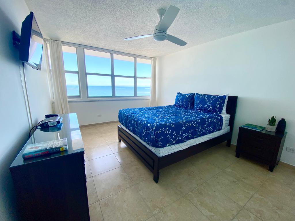 Ორადგილიანი საწოლი მთავარ საძინებელში და სრული აბაზანა