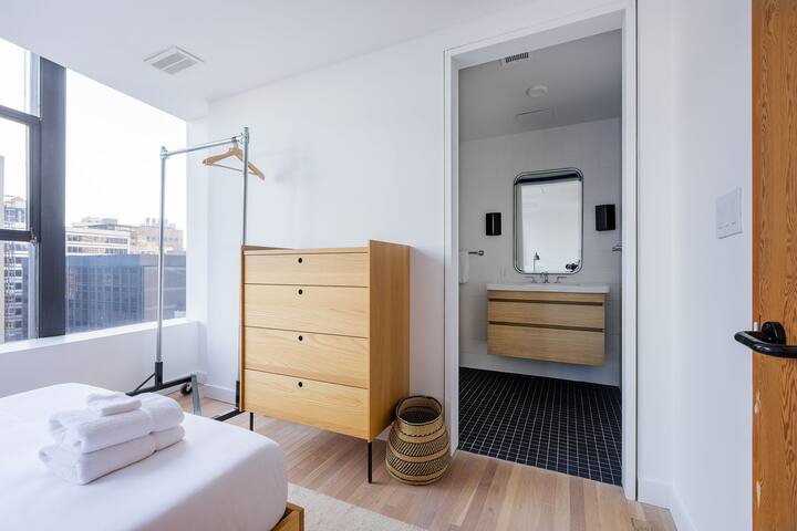 2 Bedroom Premium Sky | Placemakr Wall Street gallery image 5