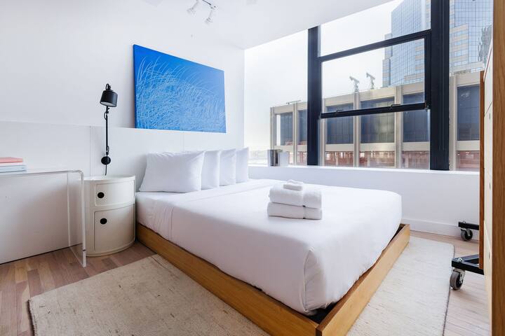 2 Bedroom Premium Sky | Placemakr Wall Street gallery image 4
