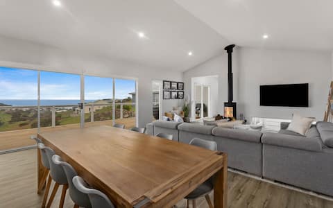 "Allawah"- meaning to sit, or stay a while