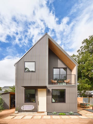 Designer East Austin Home | 2BR | Walkable
